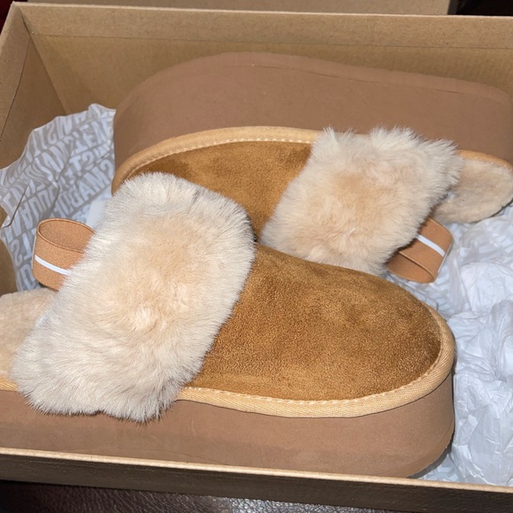 Chestnut Platform Slides - Picture 3 of 4